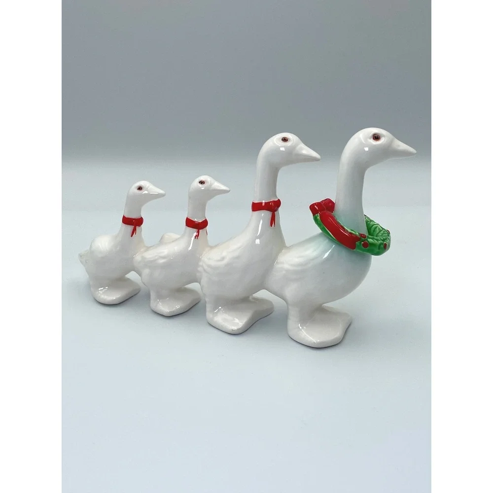 Vintage Dept 56 Christmas Goose Family Figurine Wreath Ceramic Japan 1980s
